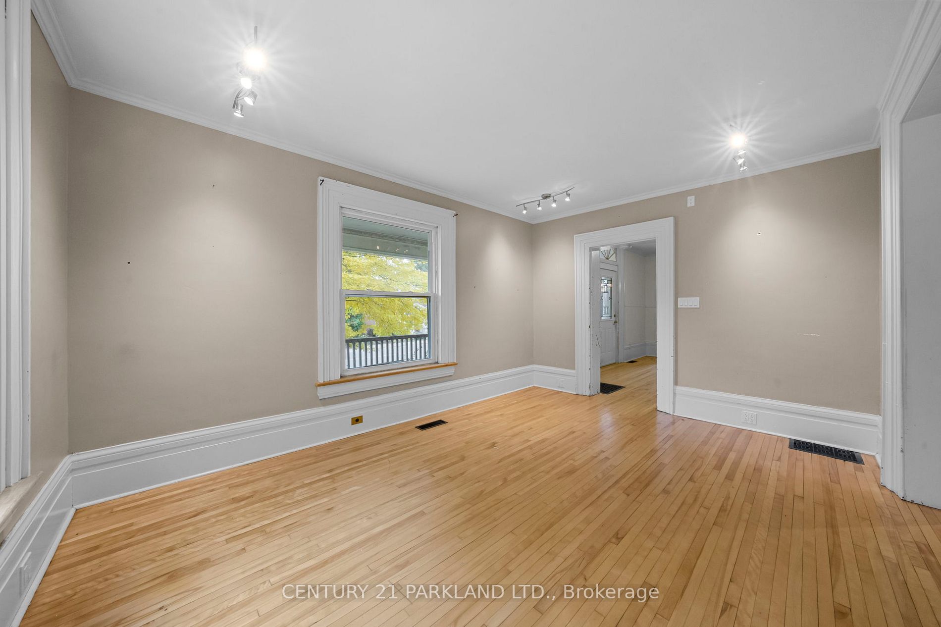 75 Main St S