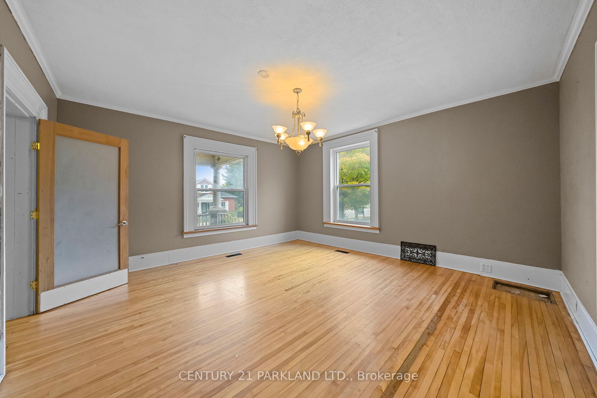 75 Main St S