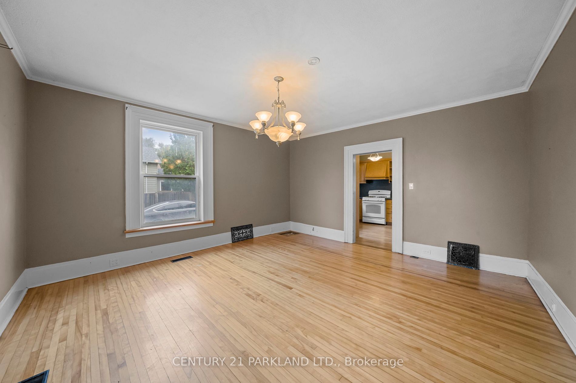 75 Main St S
