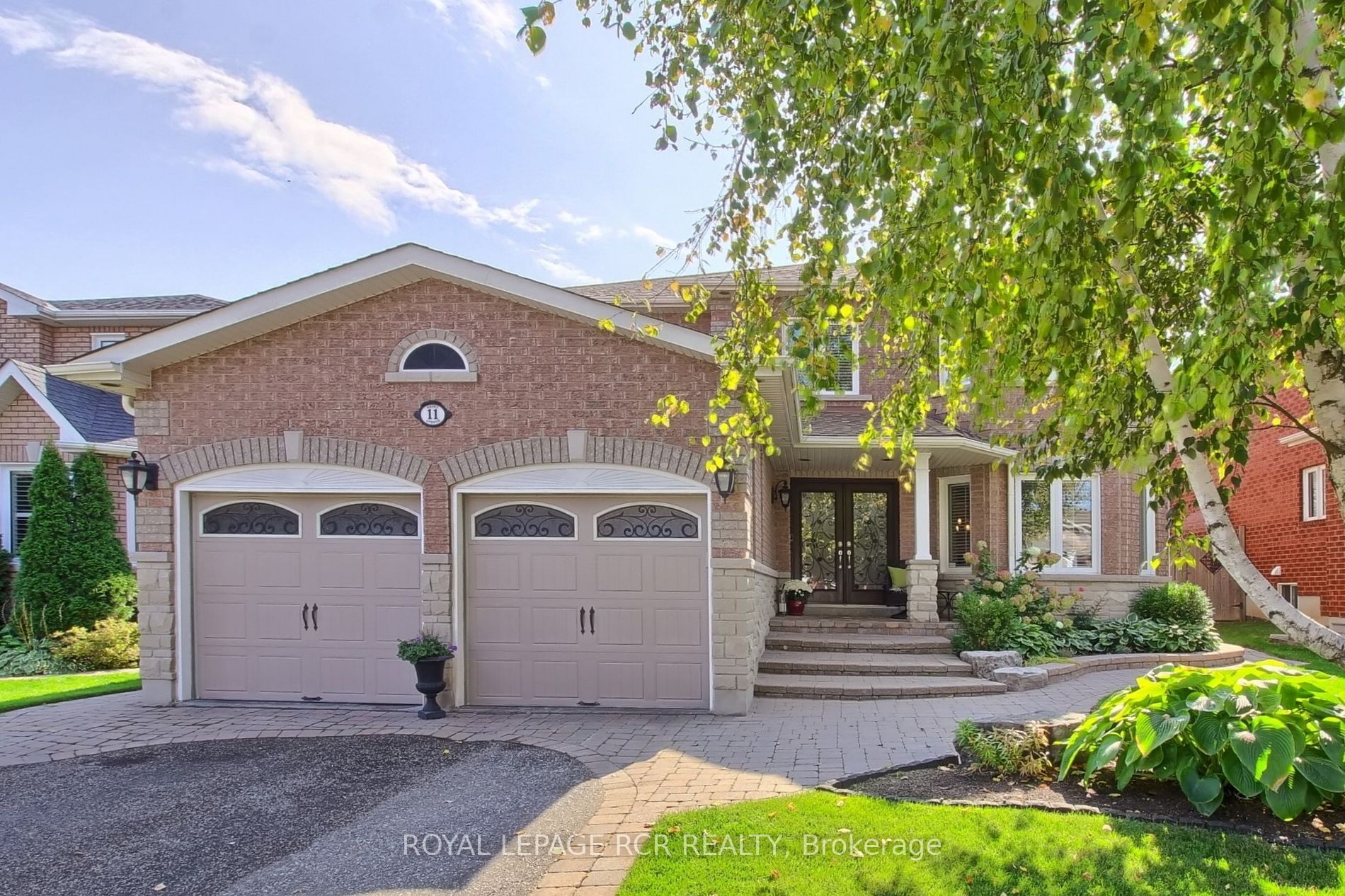 11 Saint Avenue
