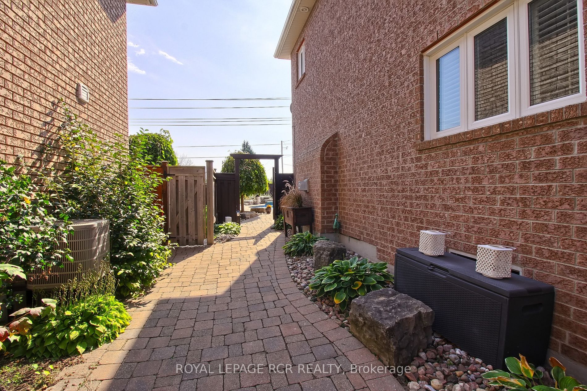 11 Saint Avenue