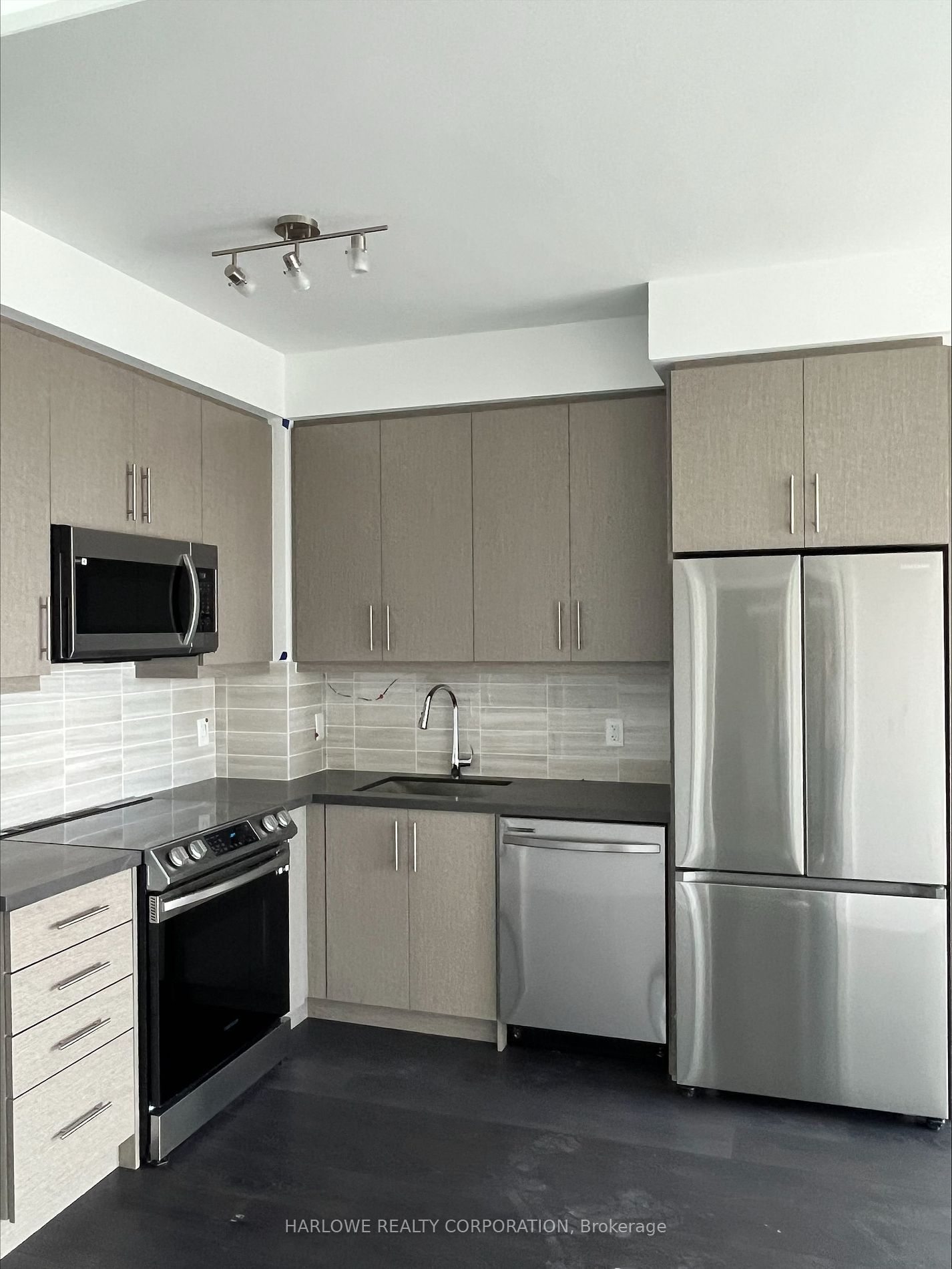 105 Oneida Crescent, #2601