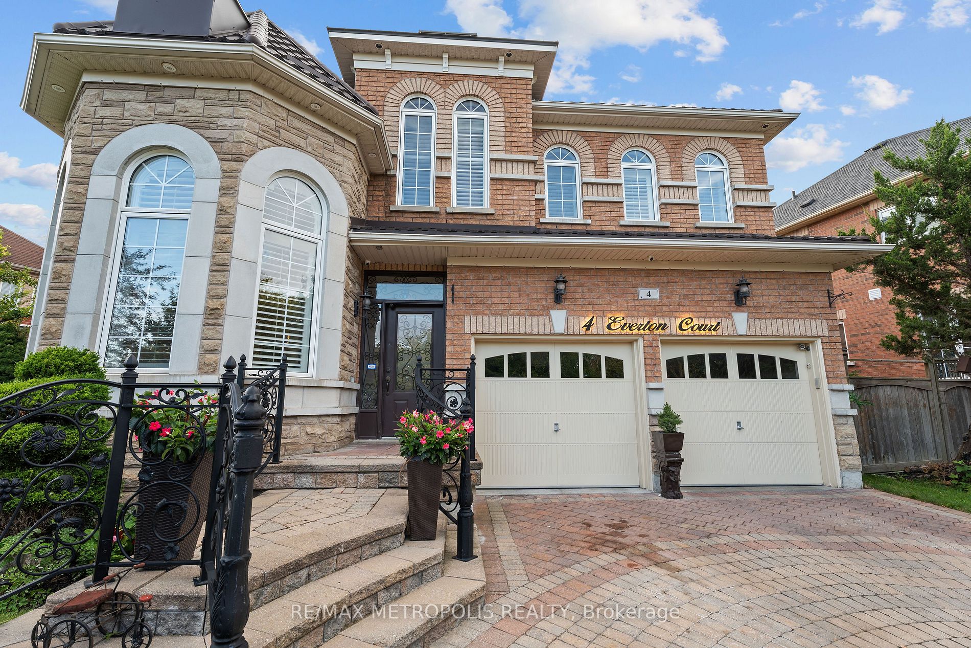 4 Everton Crt
