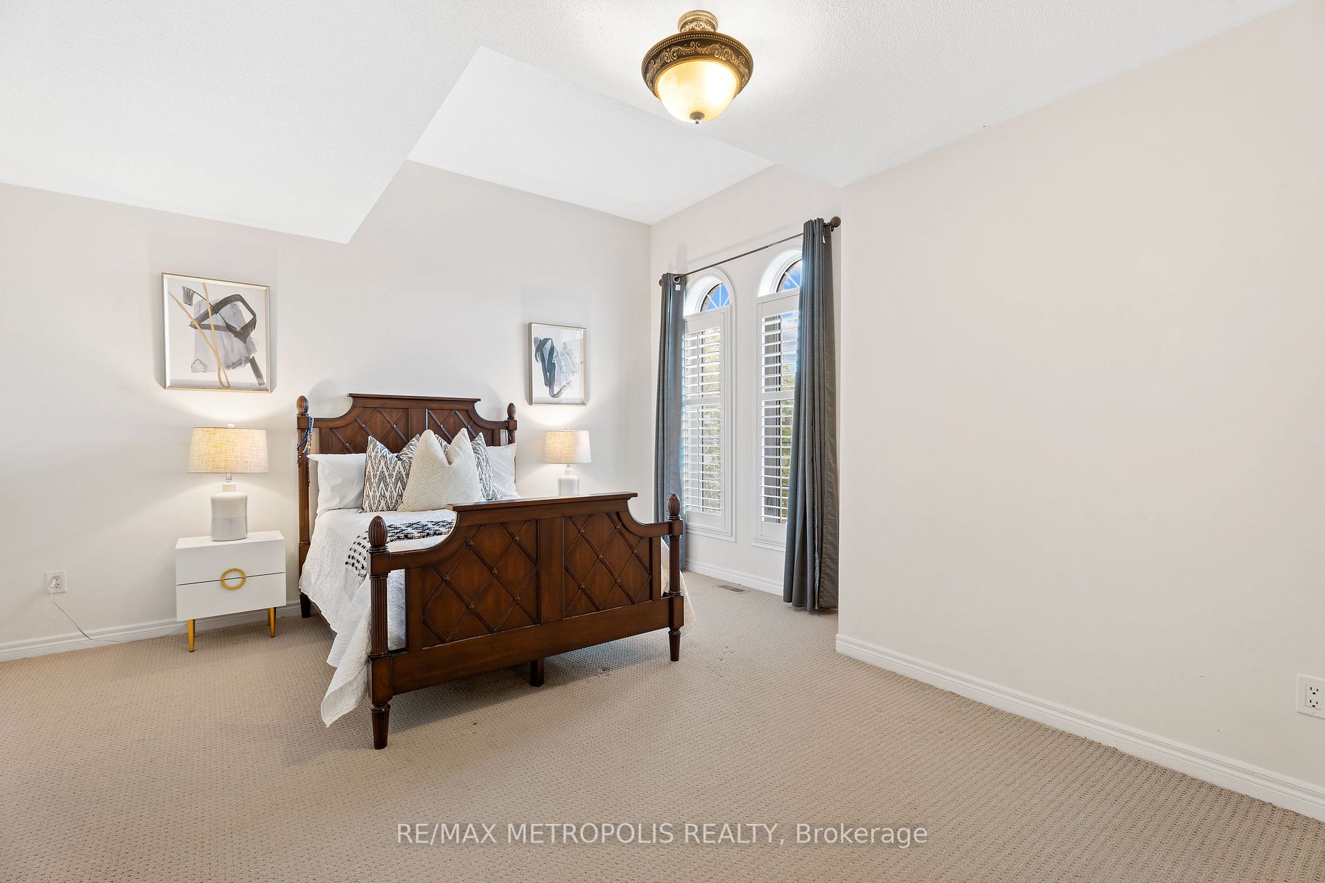 4 Everton Crt