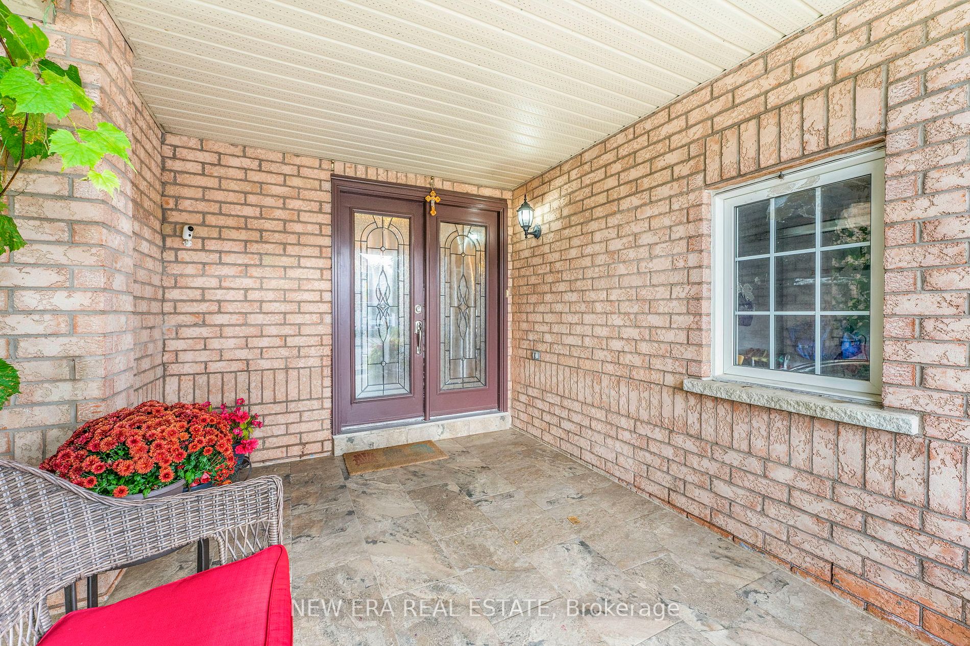 64 Eddington Pl