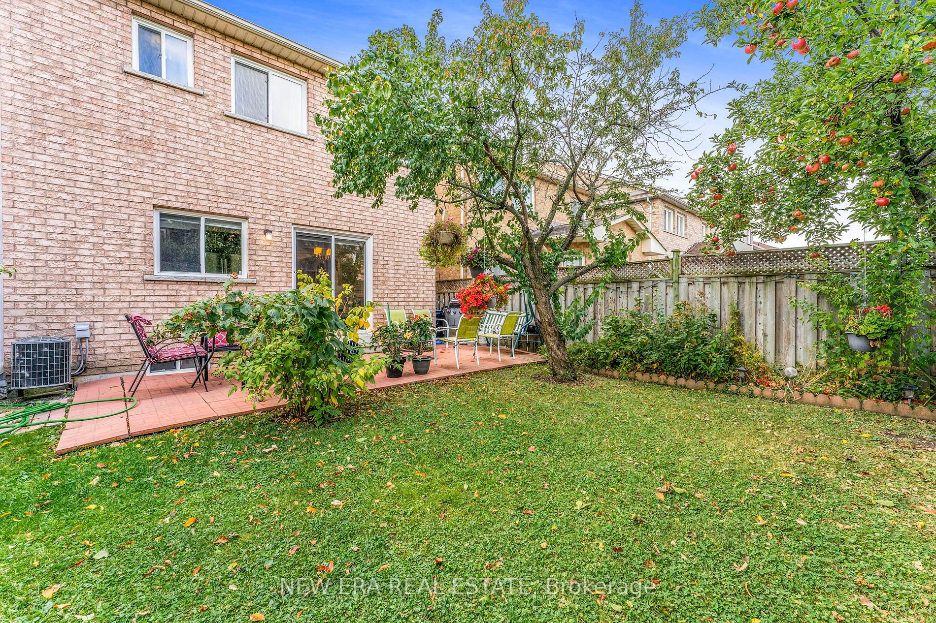64 Eddington Pl