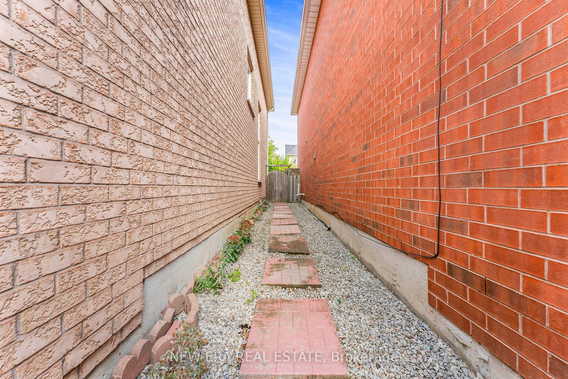 64 Eddington Pl