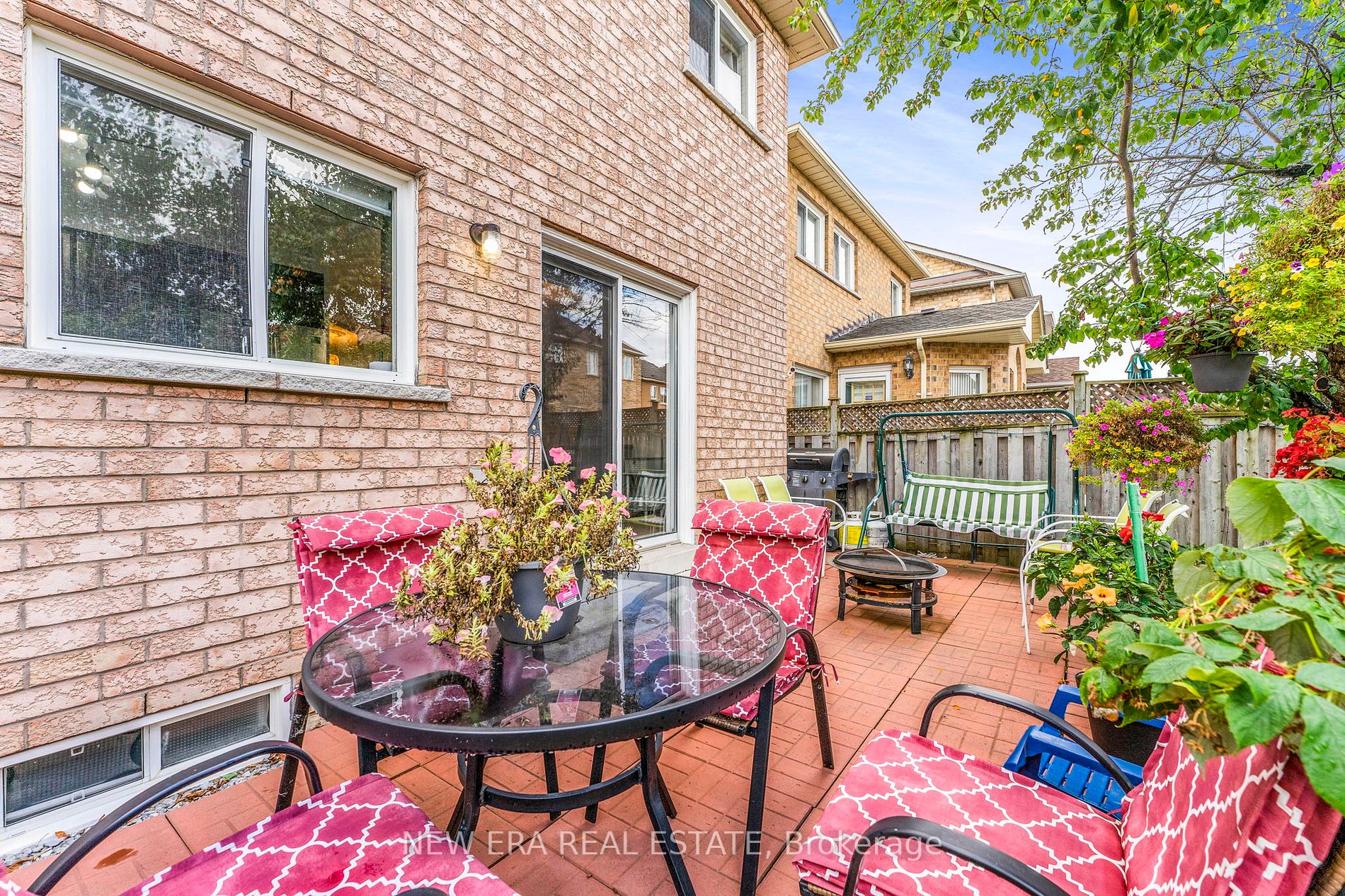 64 Eddington Pl