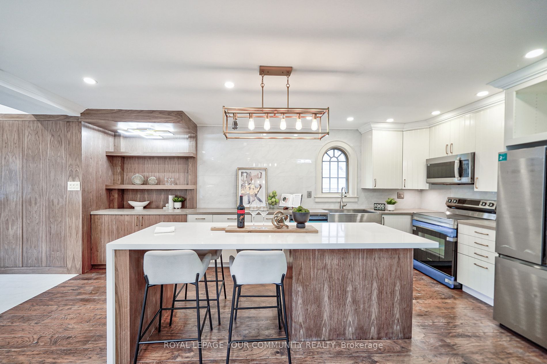 60 Hillview Dr