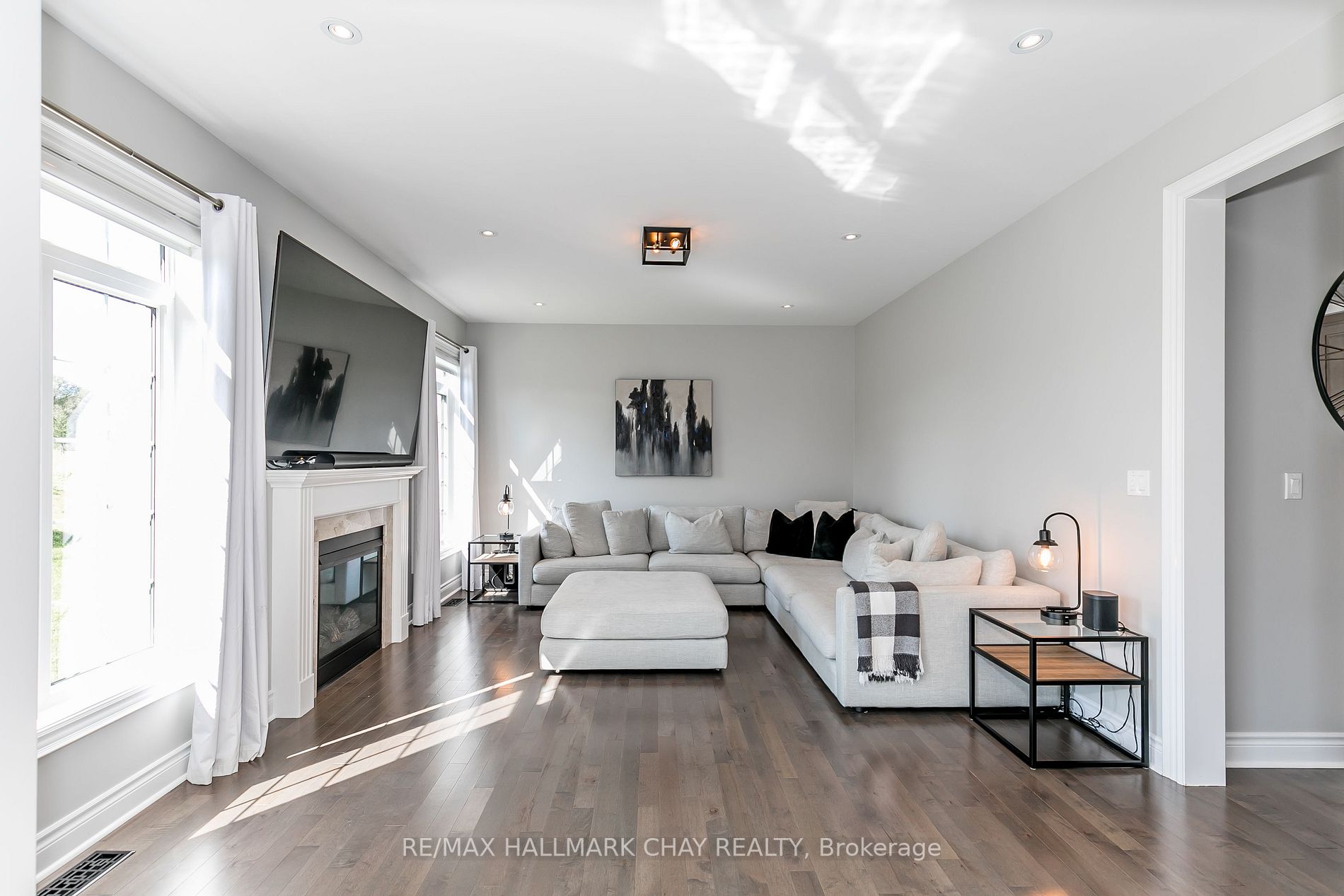 142 Inverness Way