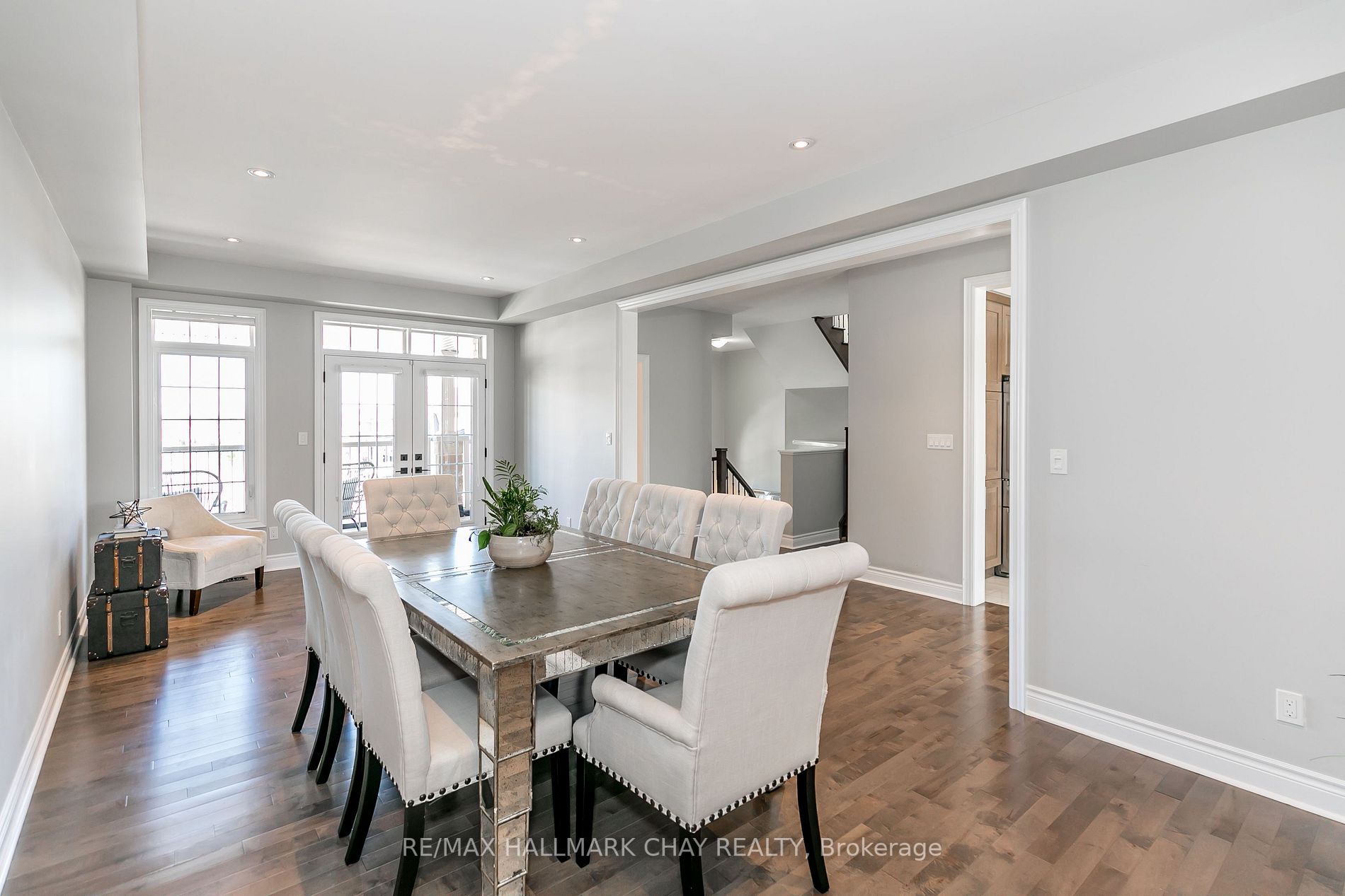 142 Inverness Way