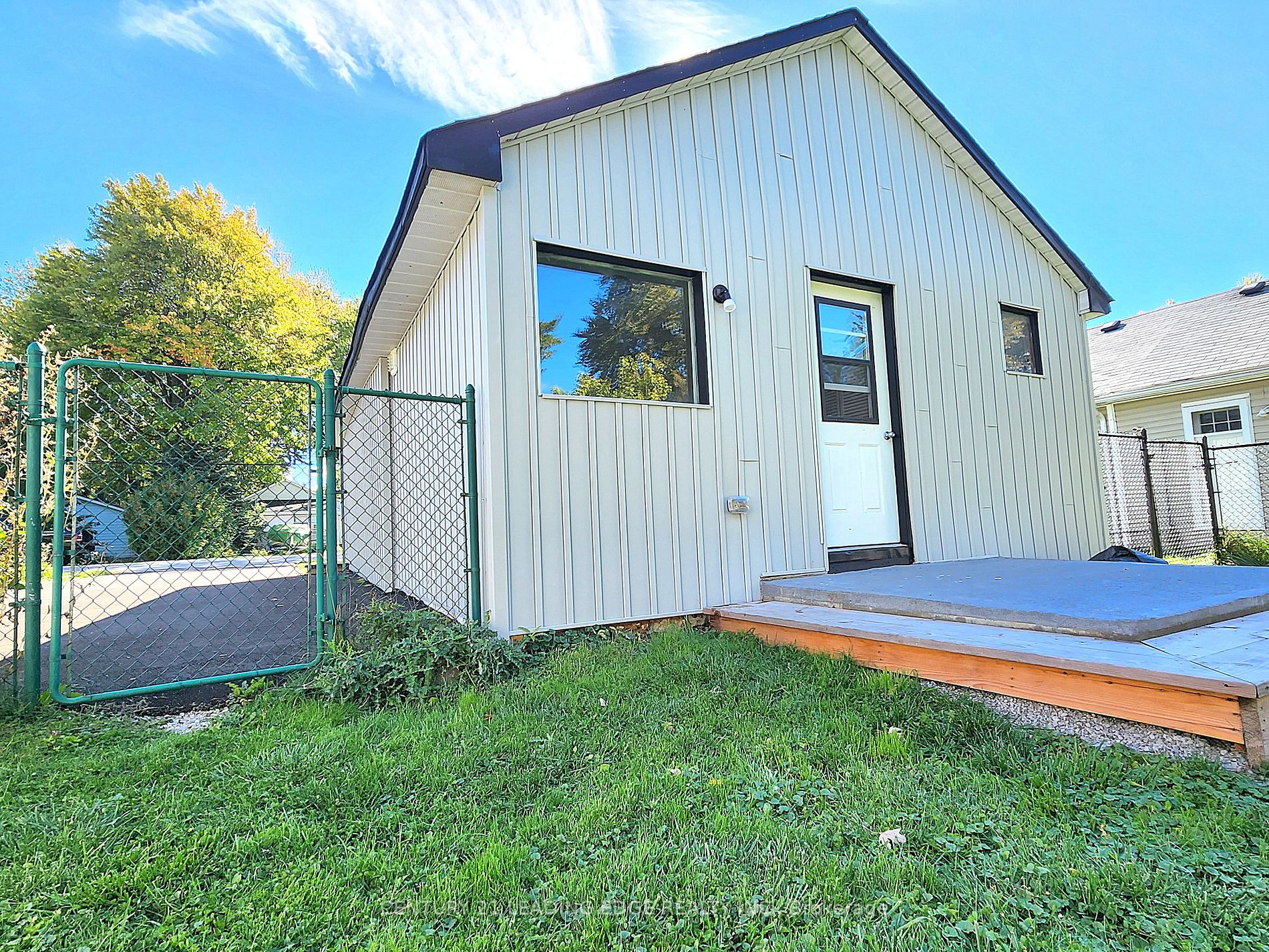 208 Bayview Ave