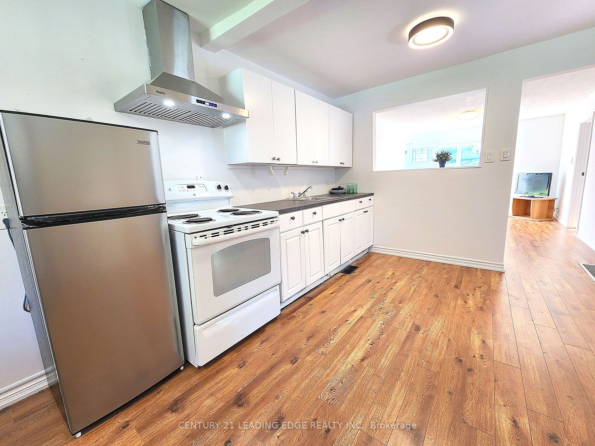 208 Bayview Ave
