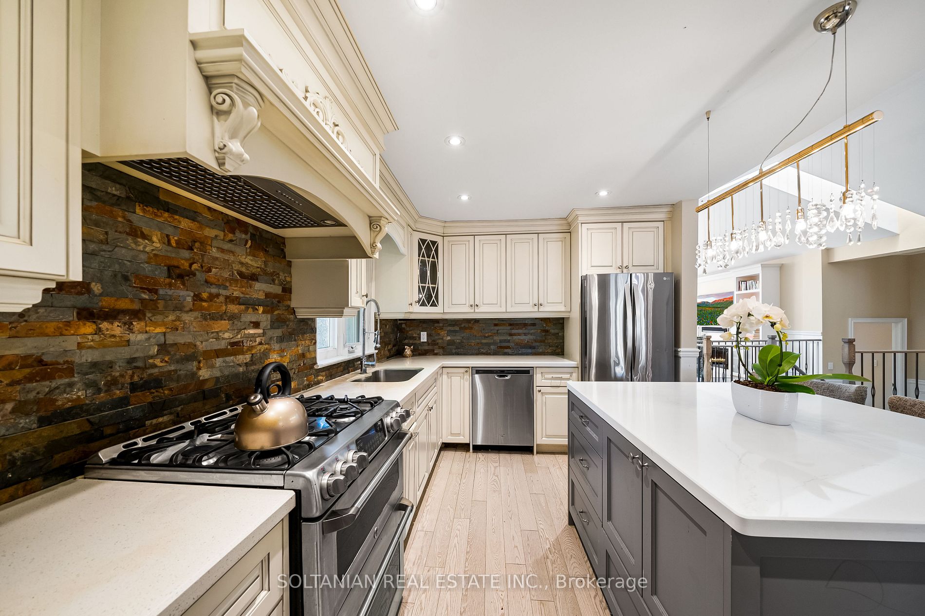 143 Henderson Ave
