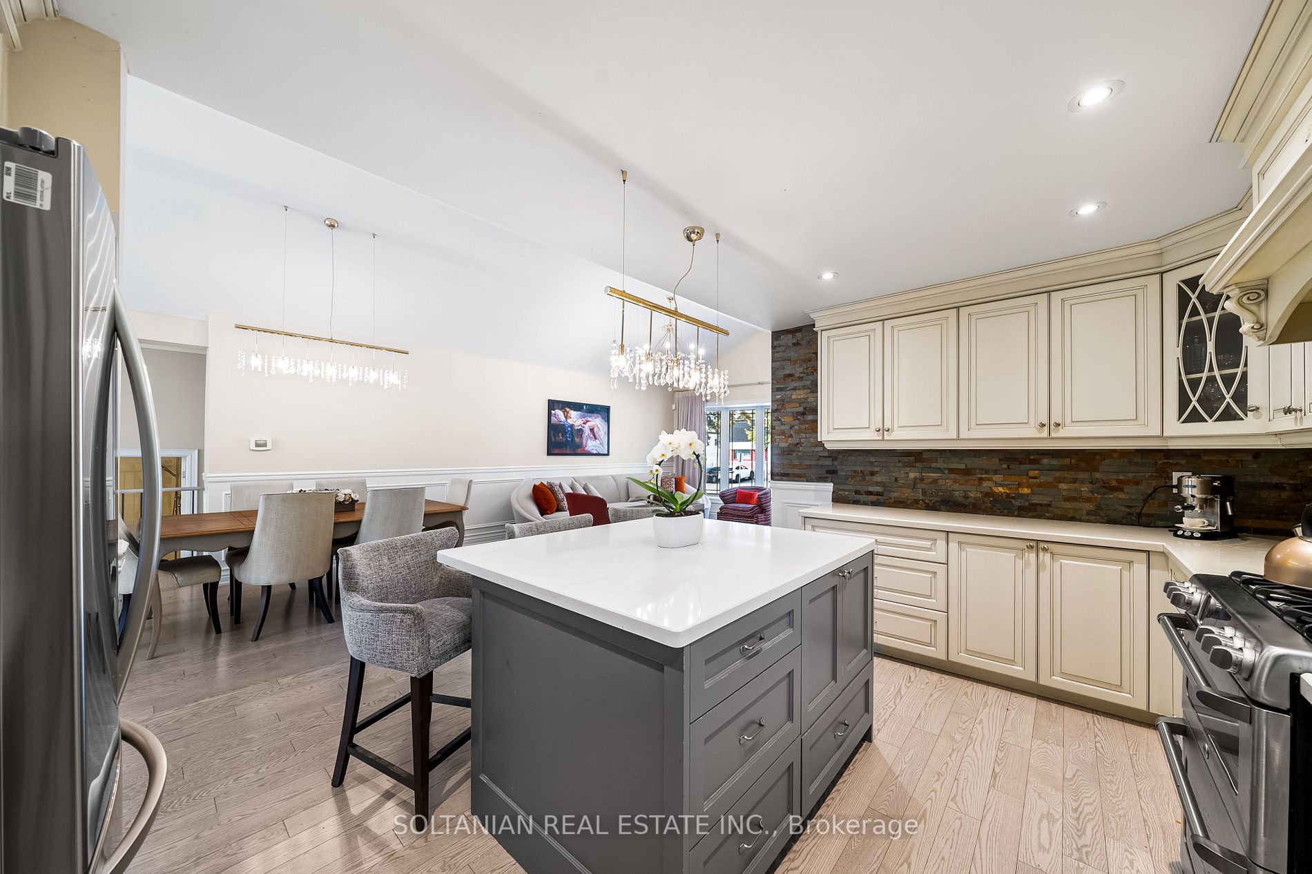 143 Henderson Ave