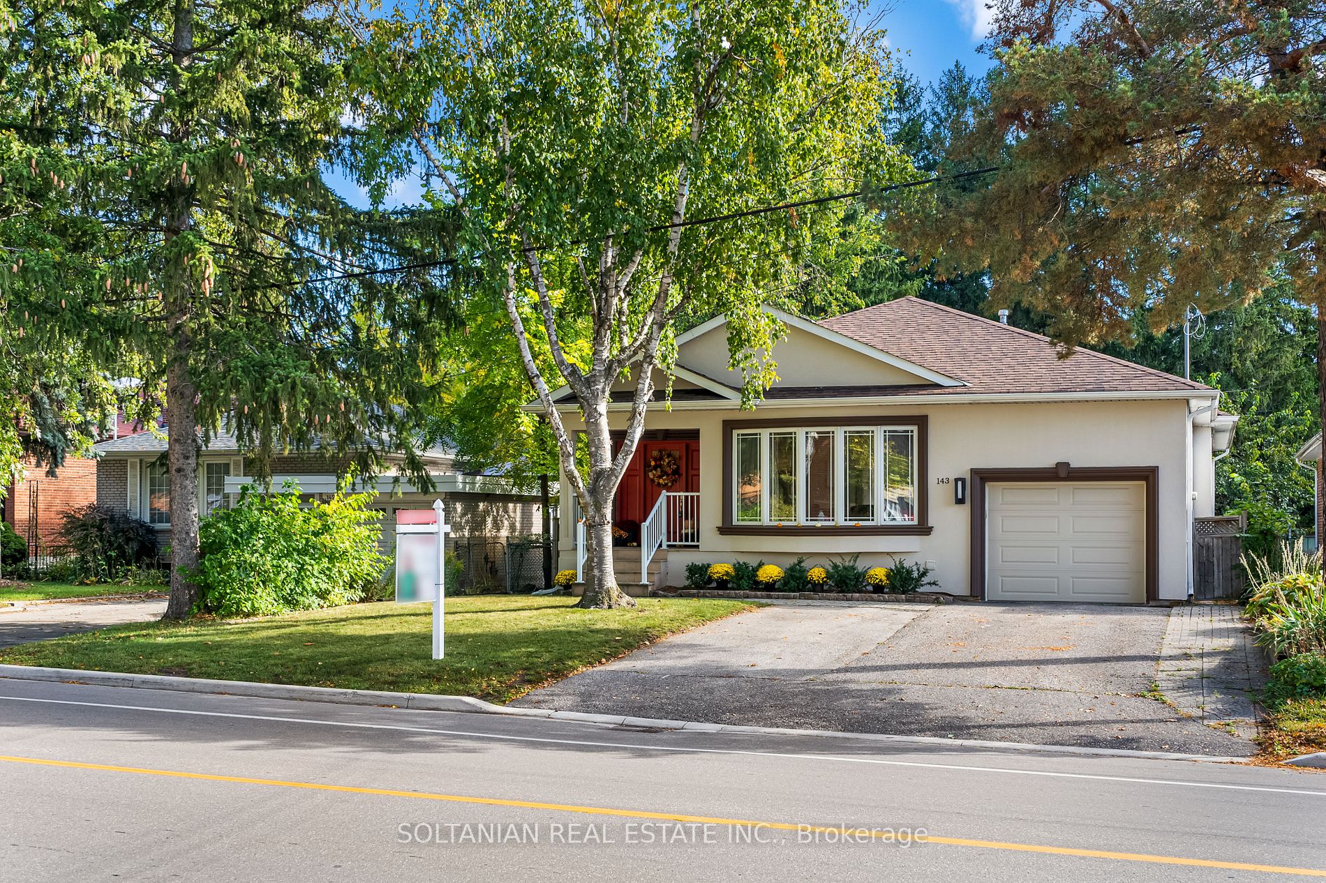 143 Henderson Ave