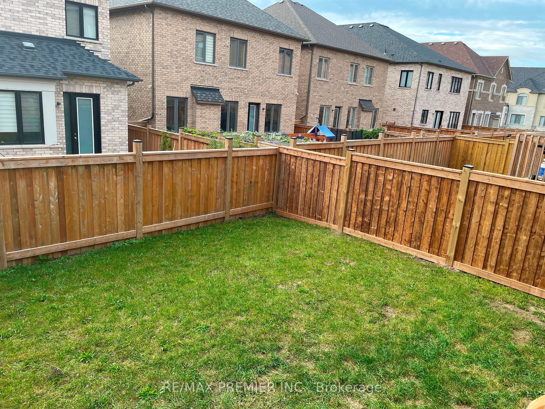 136 Stormont Tr
