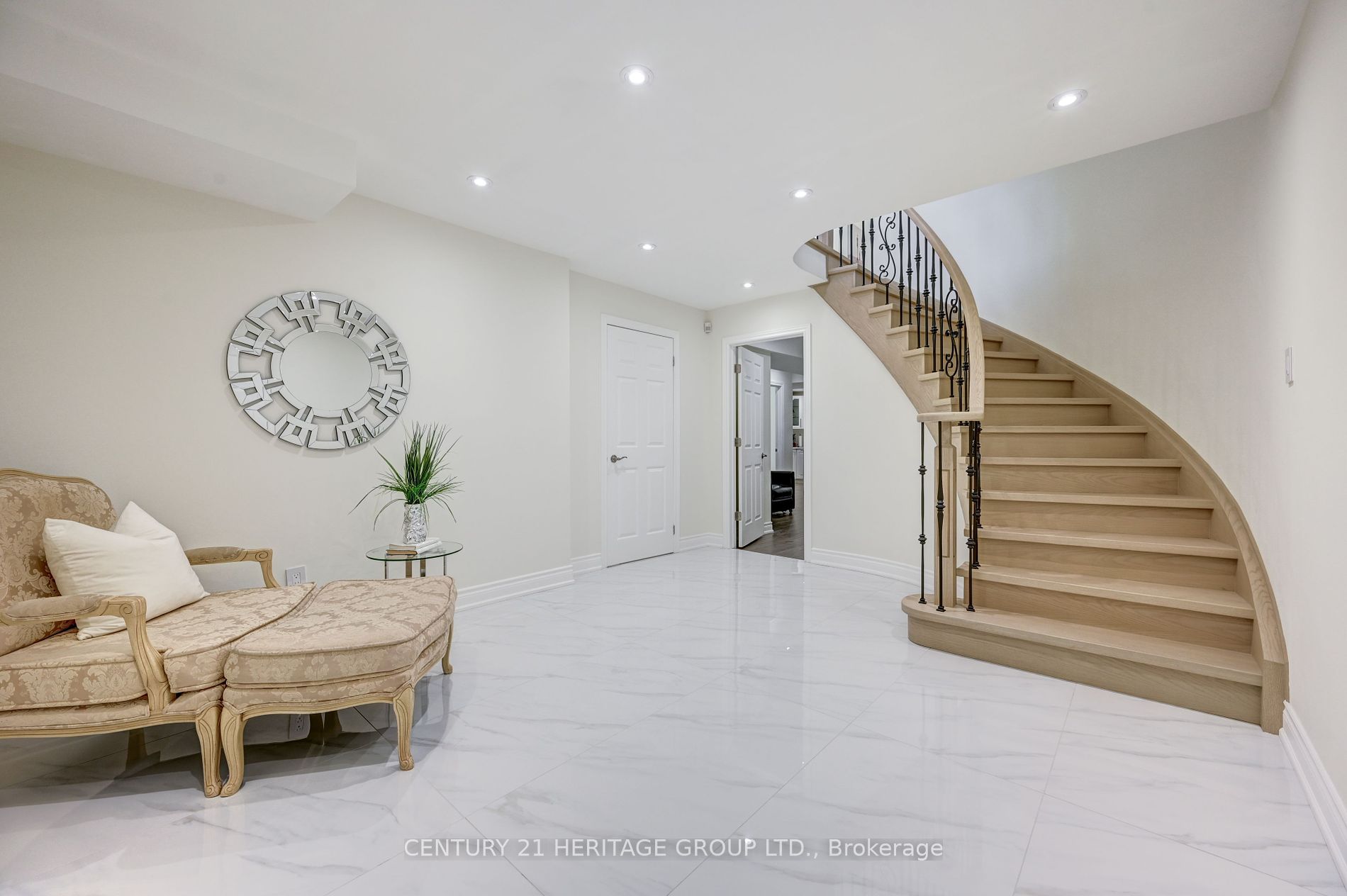 568 Elgin Mills Rd W