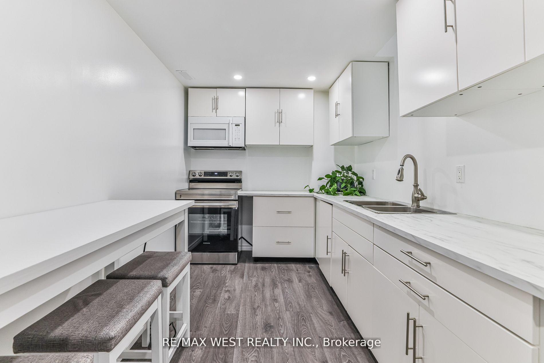 23 Jonkman Blvd