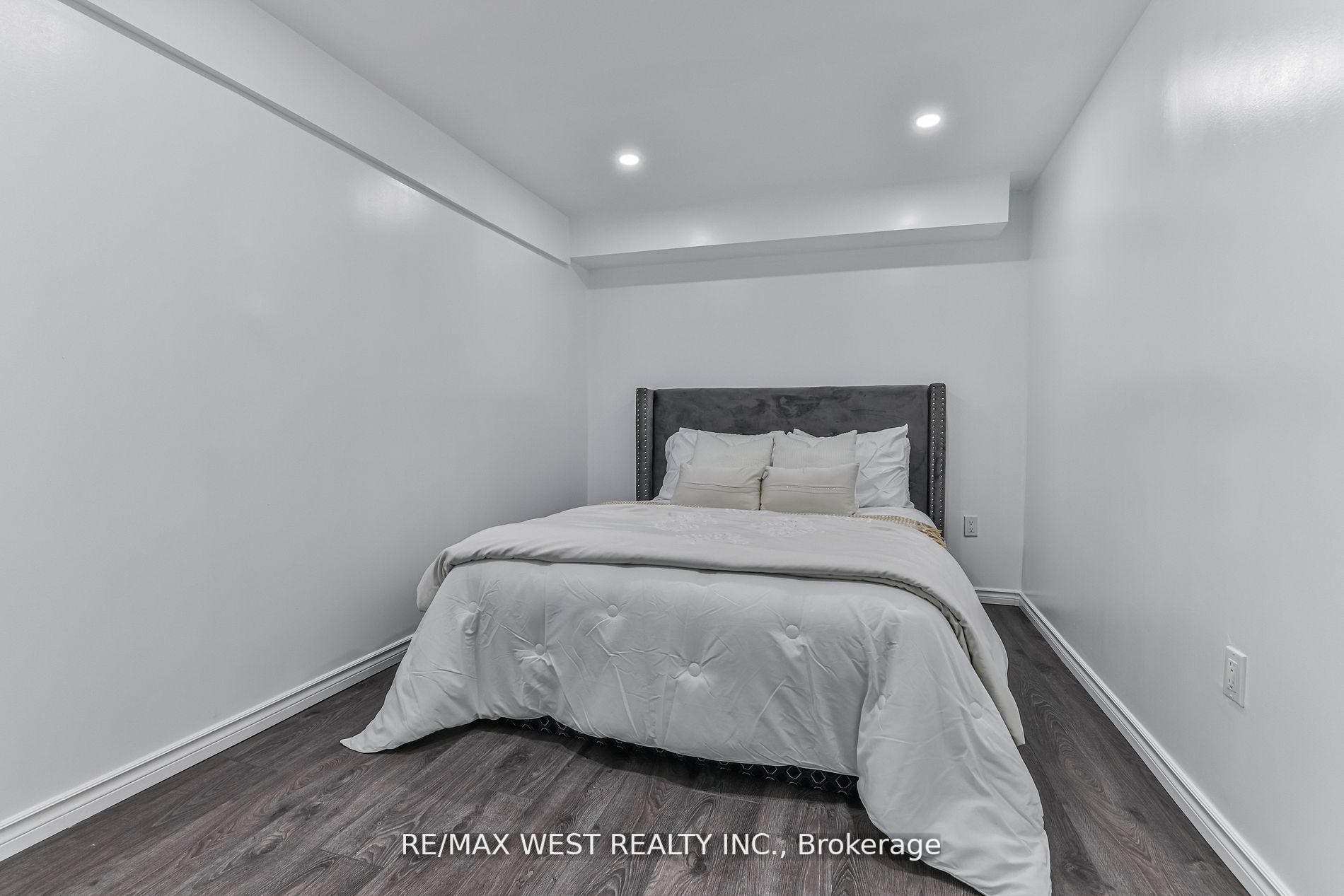 23 Jonkman Blvd