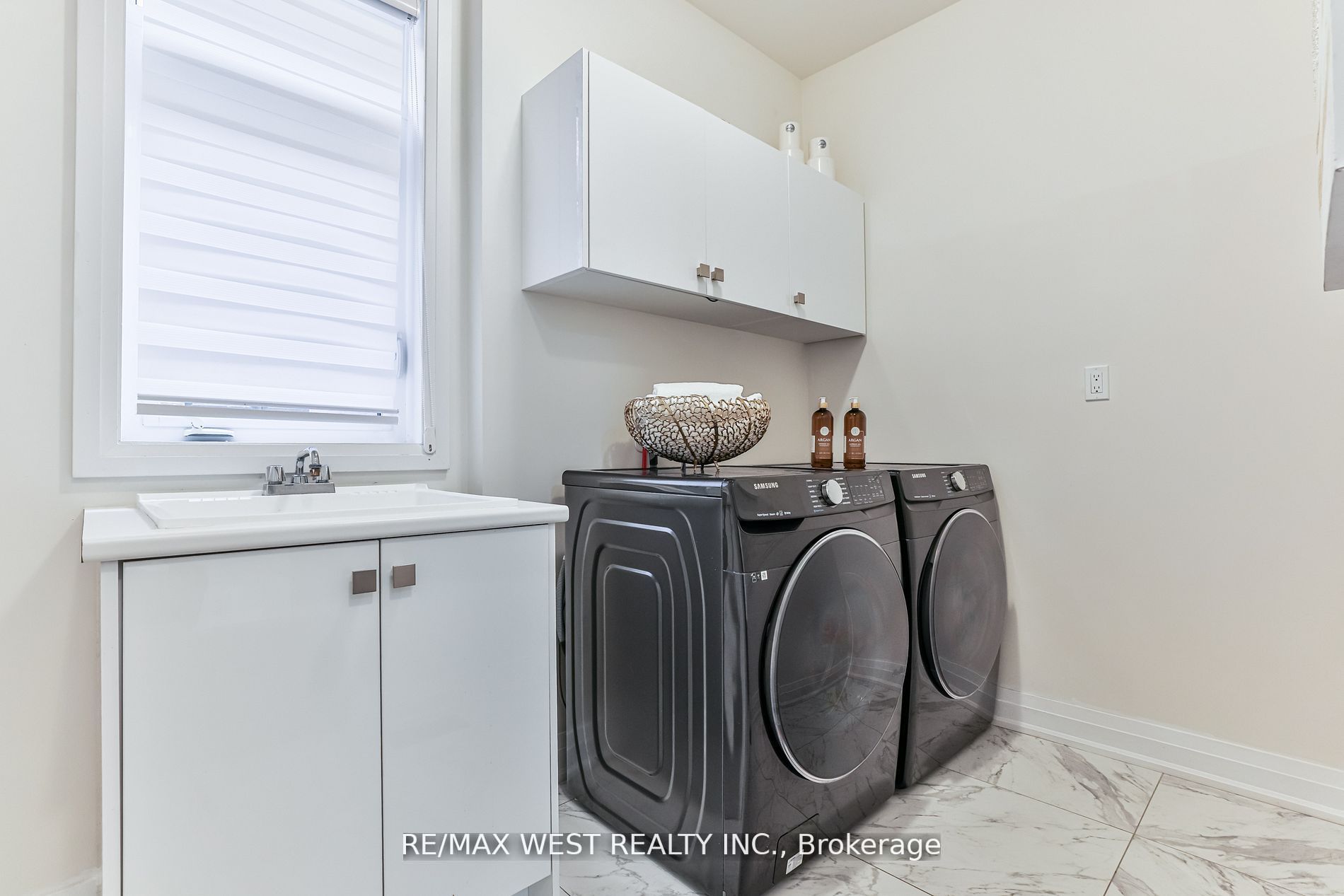 23 Jonkman Blvd