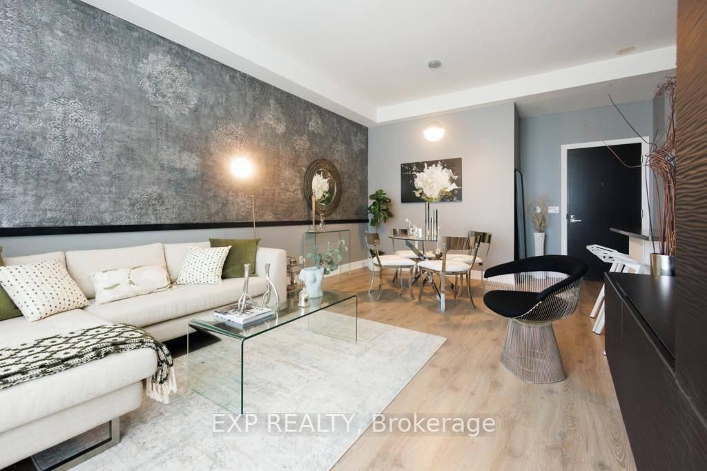 9471 Yonge Street, #213