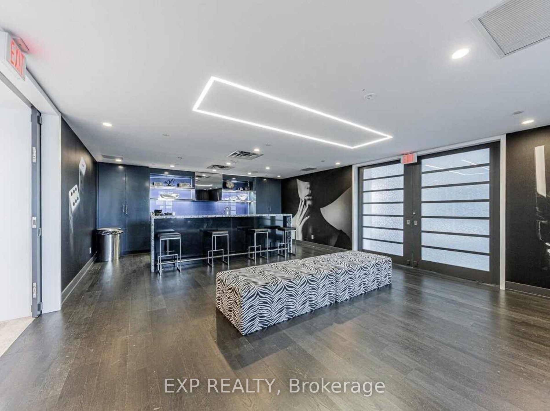 9471 Yonge Street, #213
