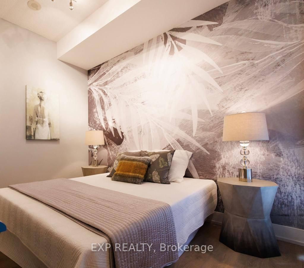 9471 Yonge Street, #213