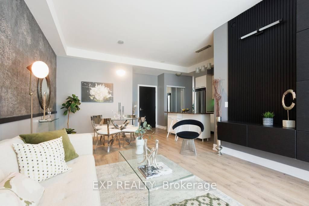 9471 Yonge Street, #213