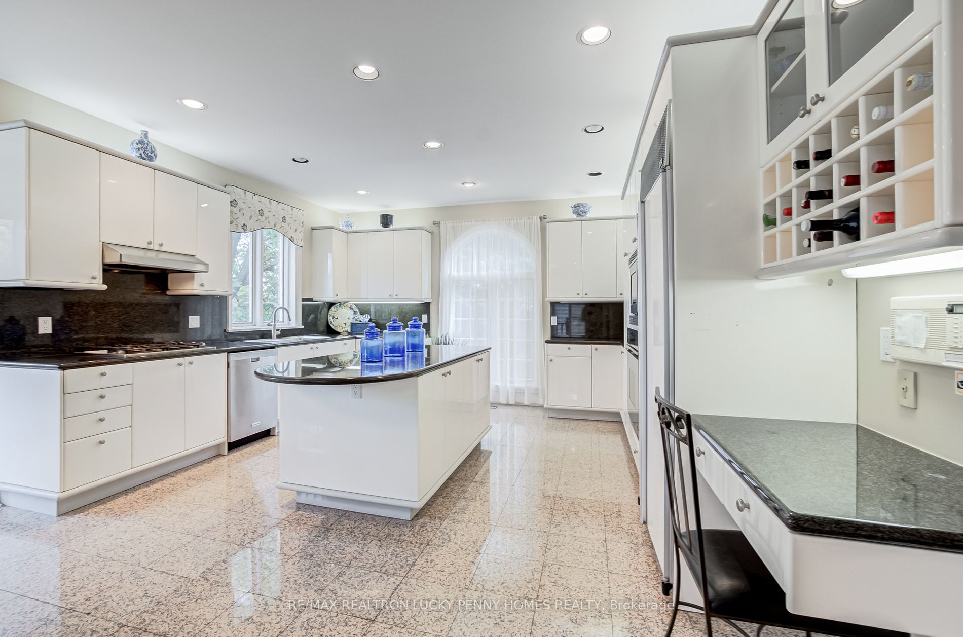 25 Bowes-Lyon Crt