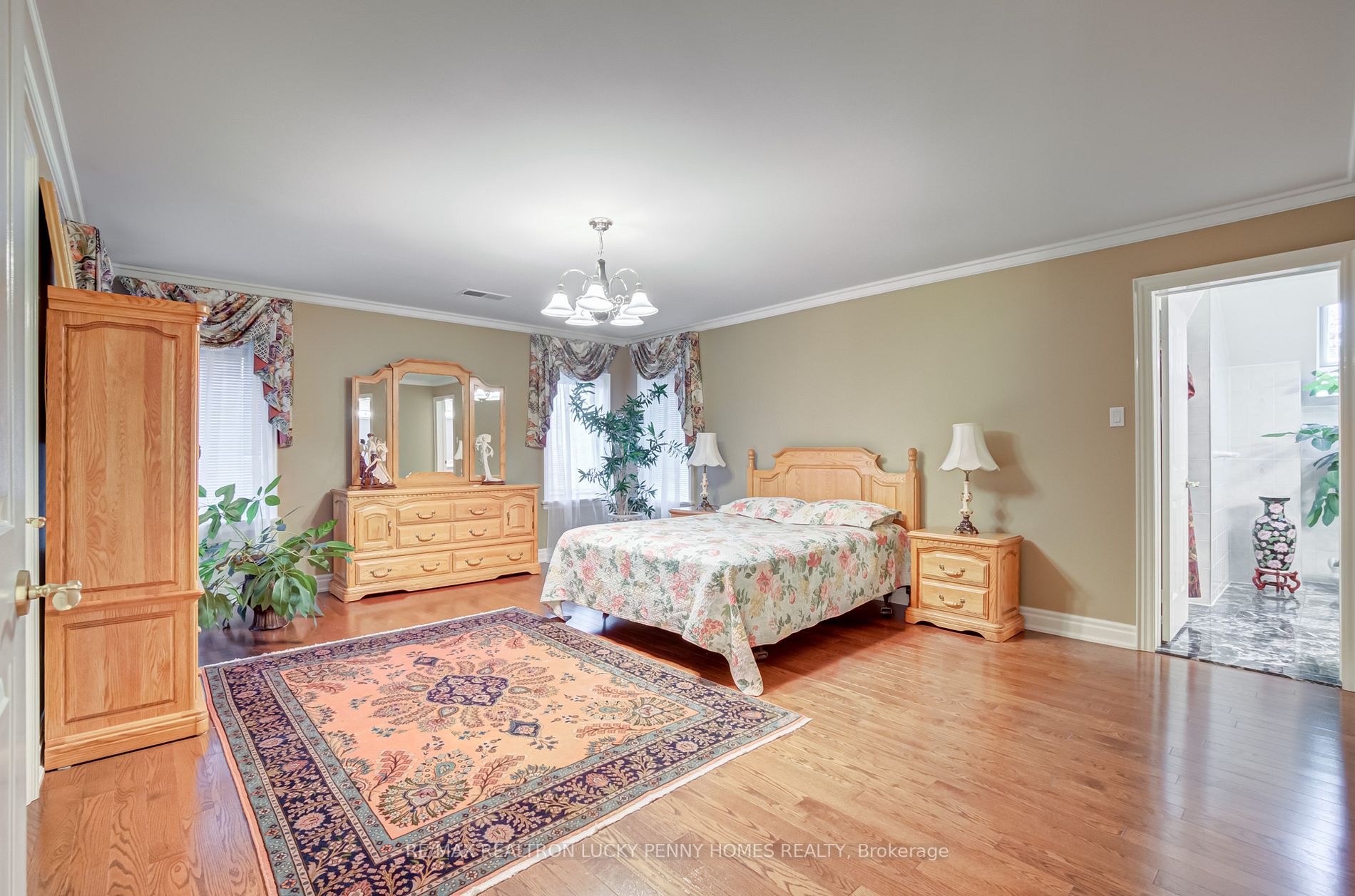 25 Bowes-Lyon Crt