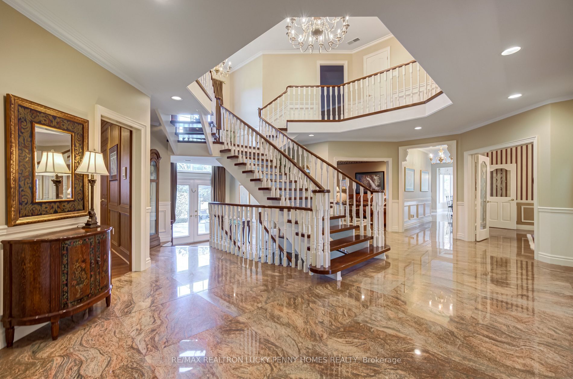 25 Bowes-Lyon Crt