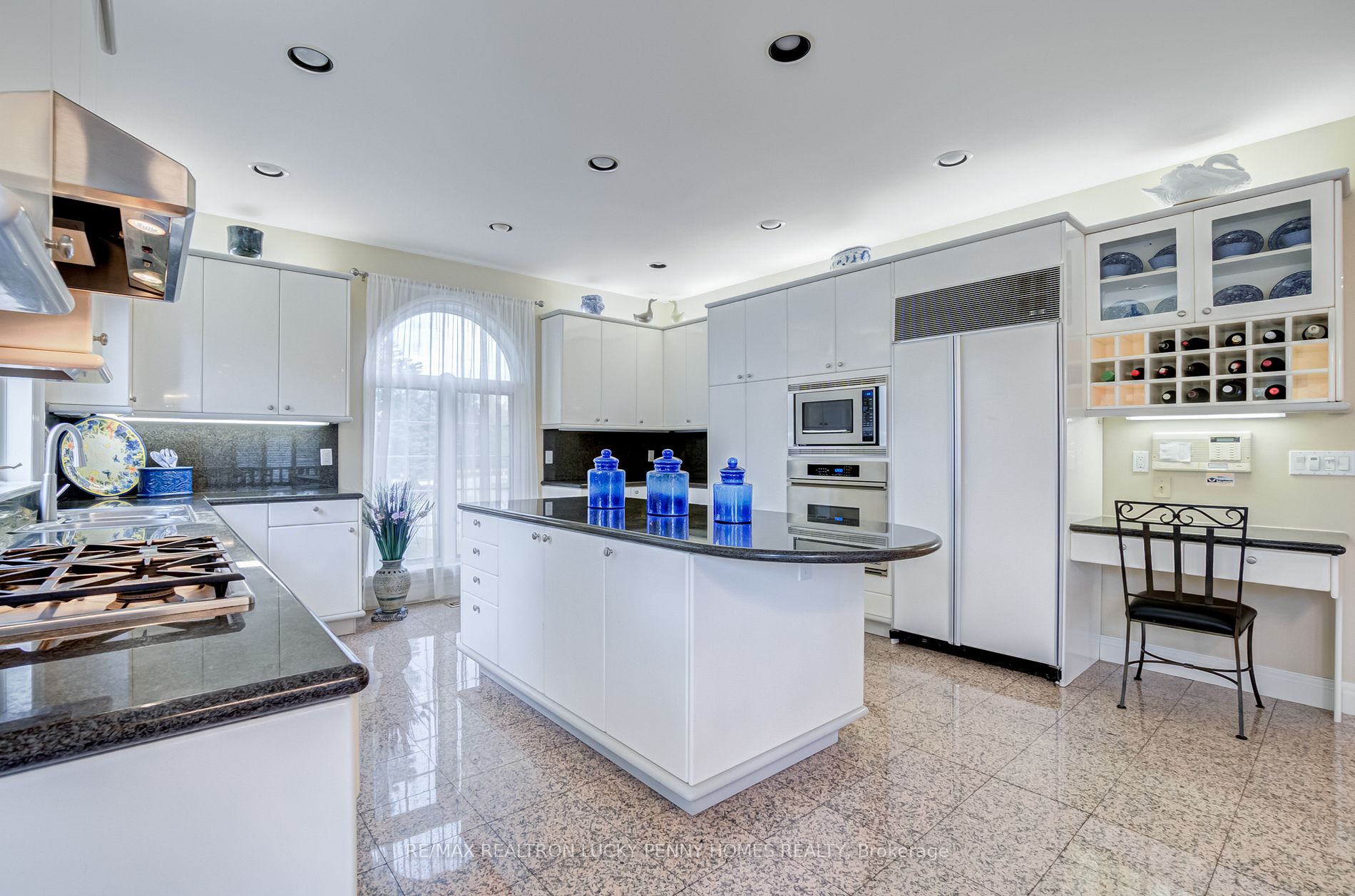25 Bowes-Lyon Crt