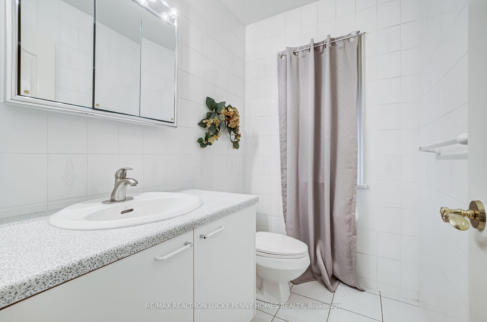 25 Bowes-Lyon Crt