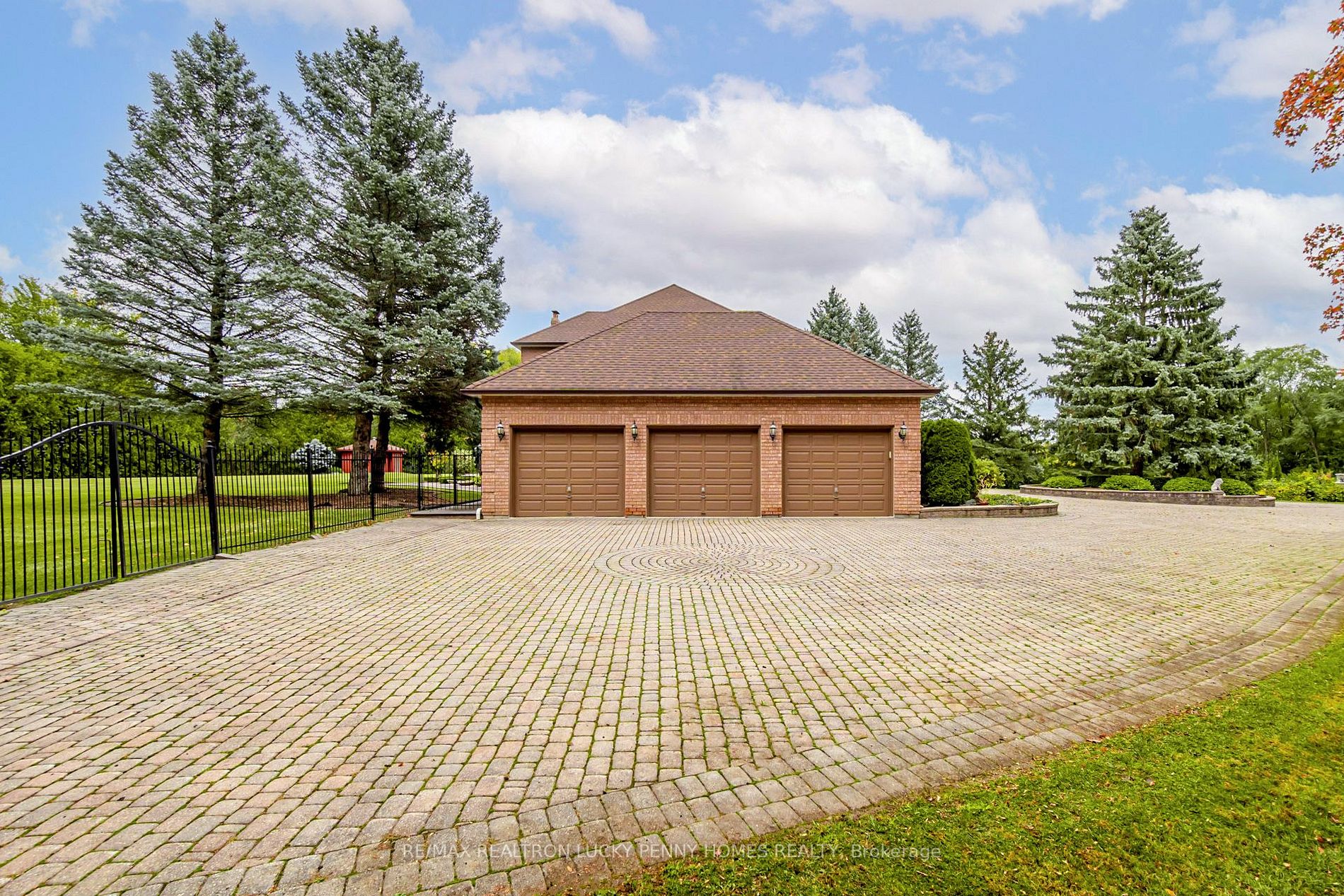 25 Bowes-Lyon Crt