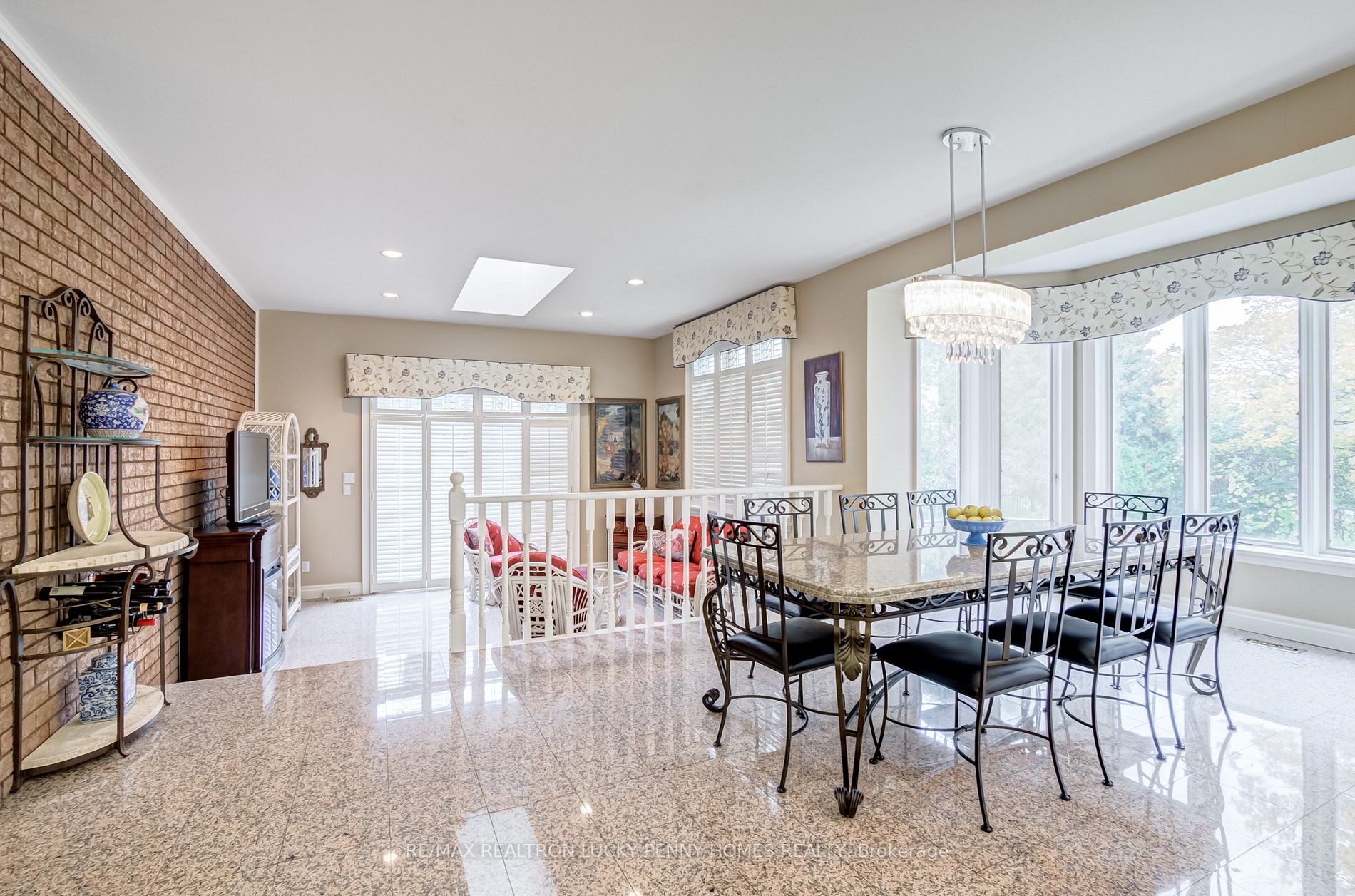 25 Bowes-Lyon Crt