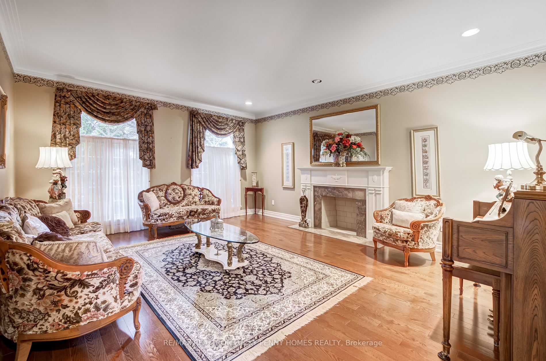 25 Bowes-Lyon Crt