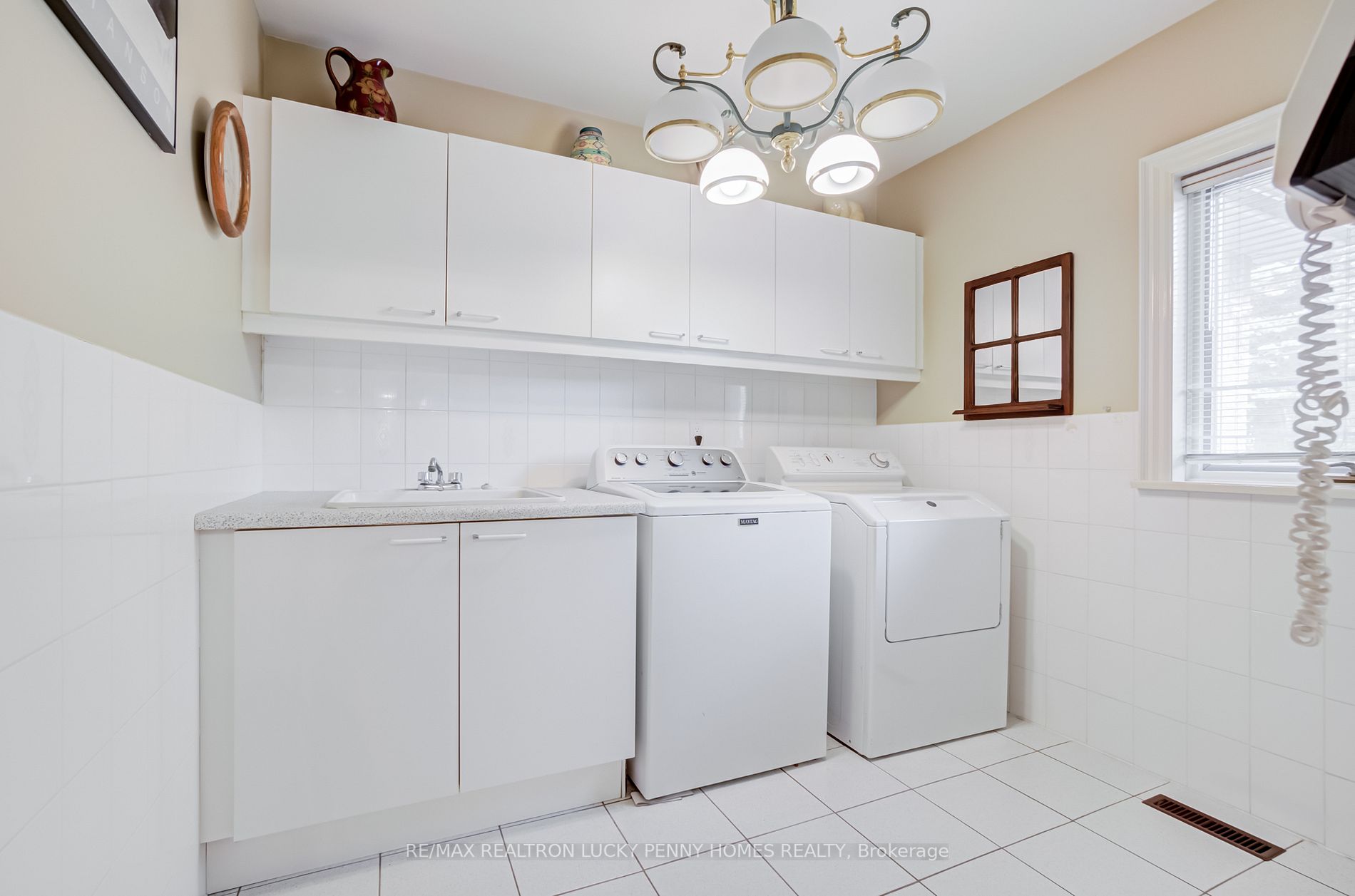 25 Bowes-Lyon Crt