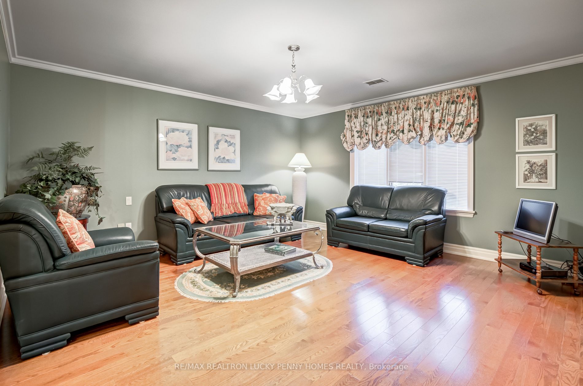 25 Bowes-Lyon Crt