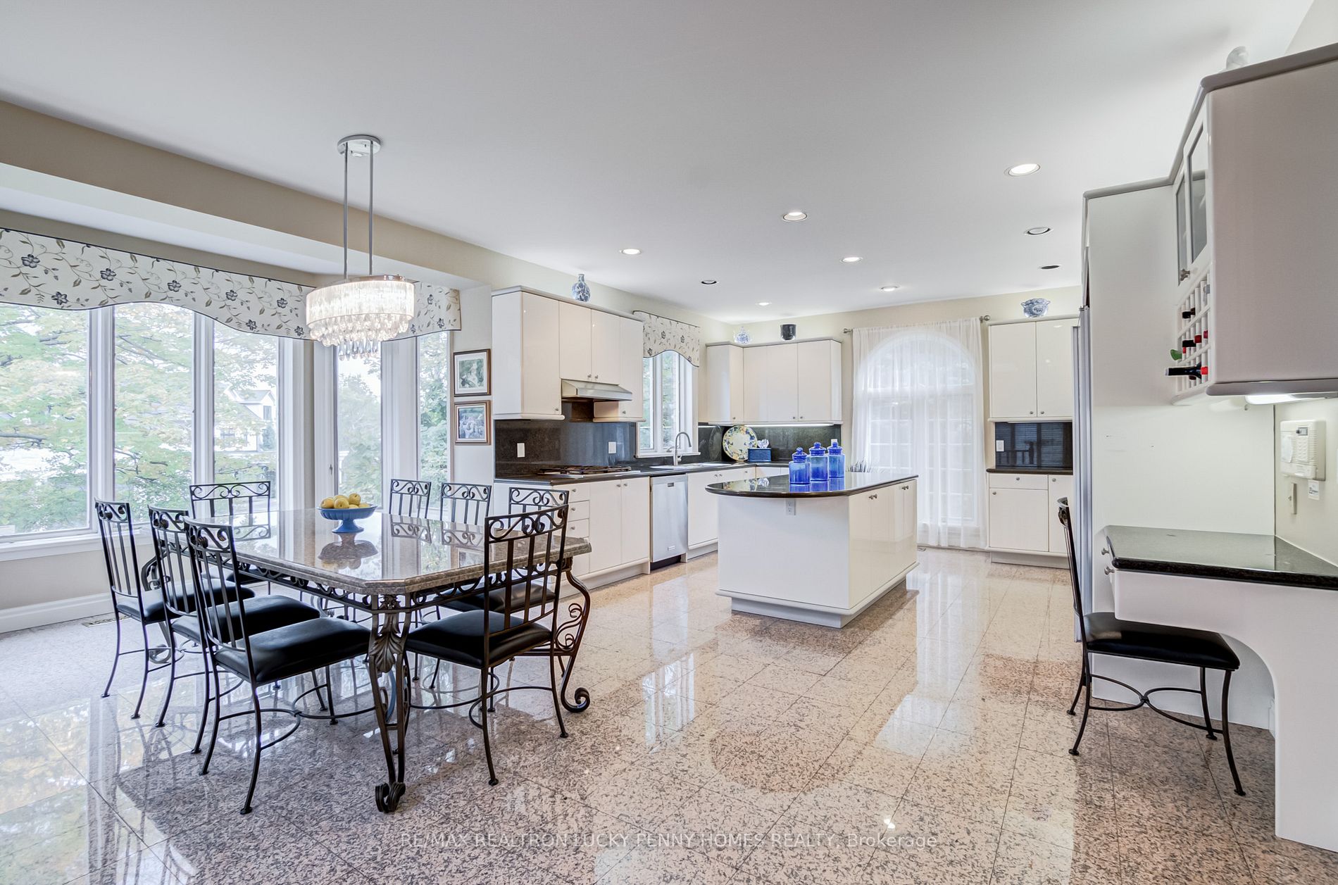 25 Bowes-Lyon Crt