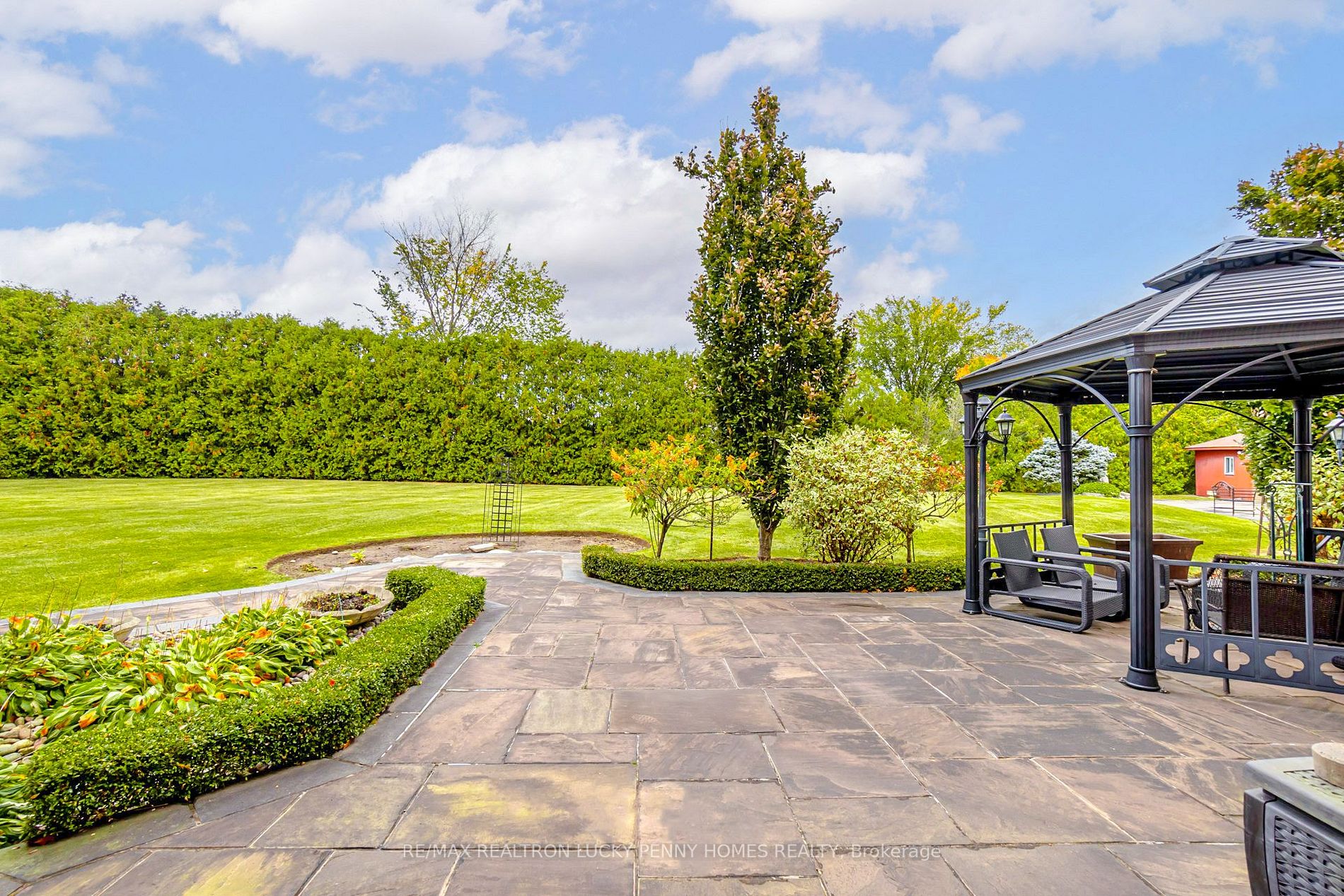 25 Bowes-Lyon Crt