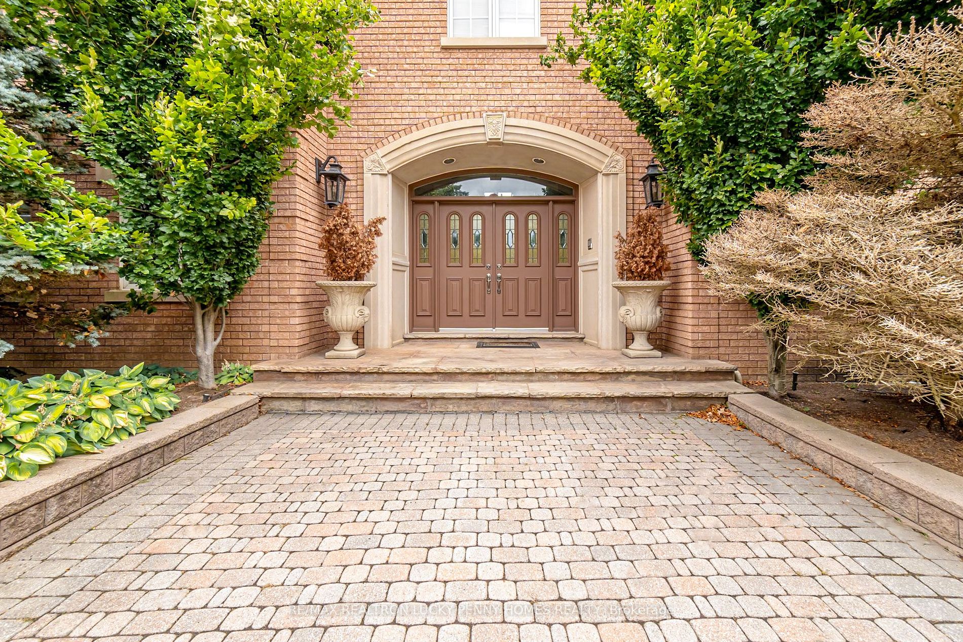 25 Bowes-Lyon Crt
