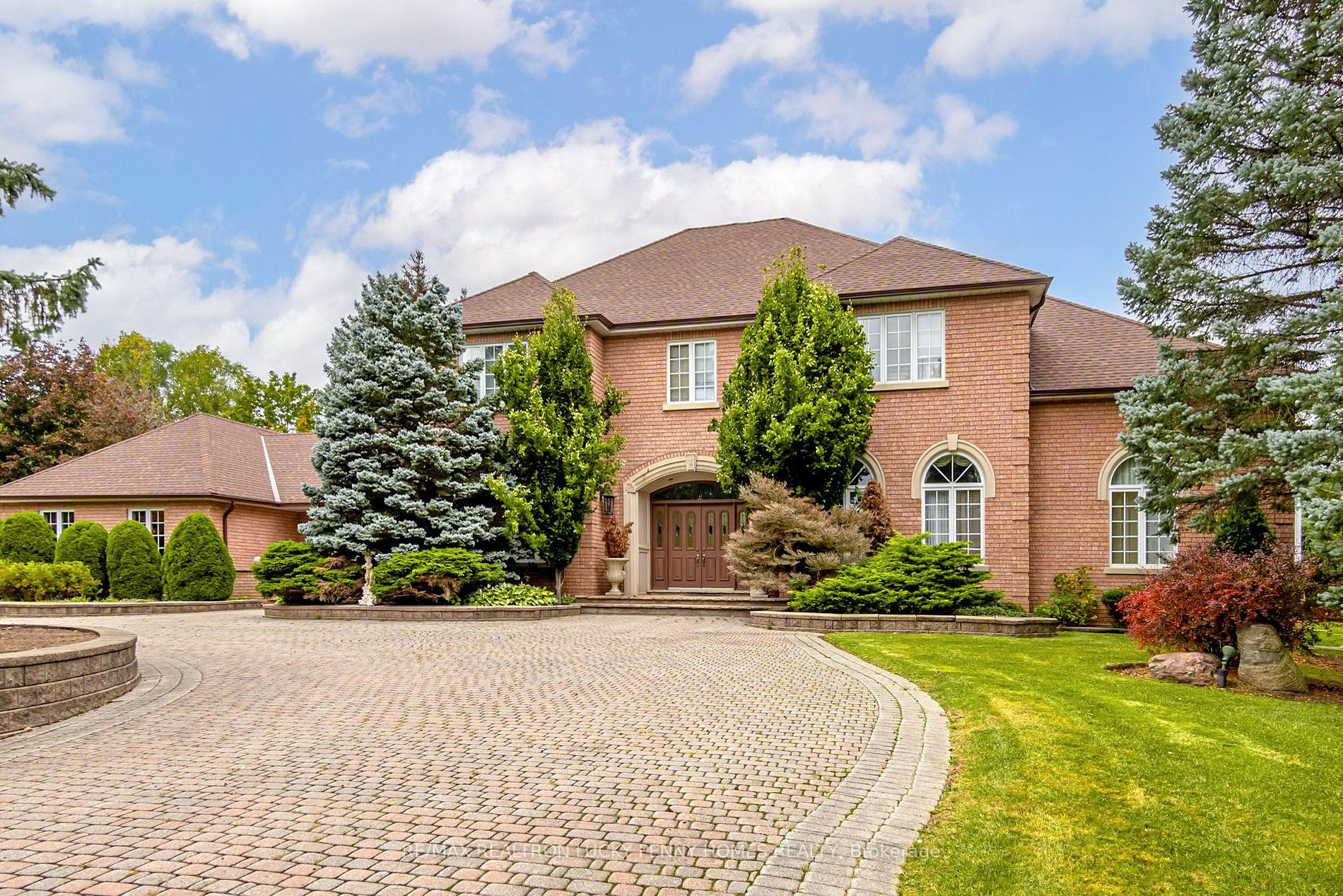 25 Bowes-Lyon Crt