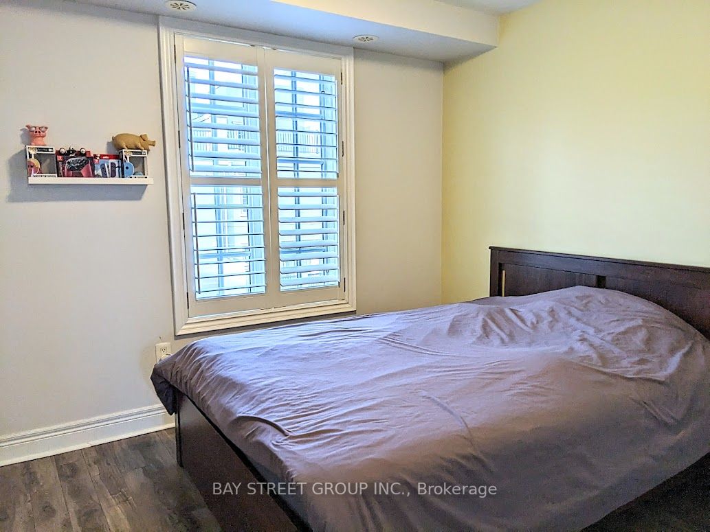 20 Upper Duke Cres N