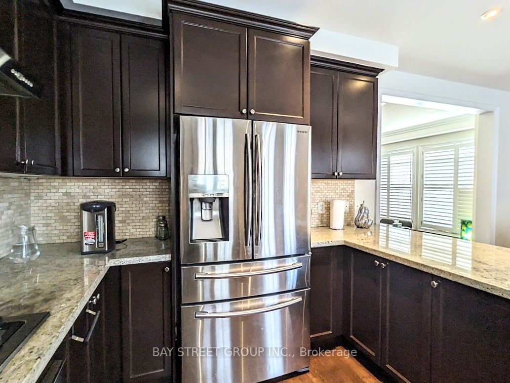20 Upper Duke Cres N