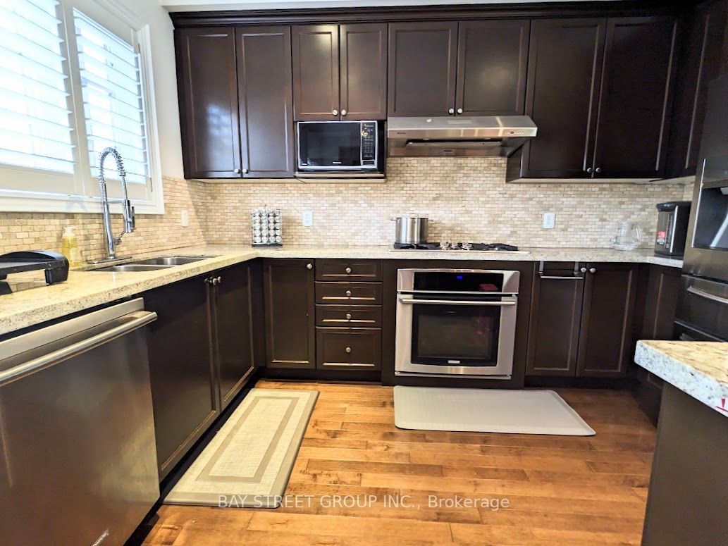 20 Upper Duke Cres N