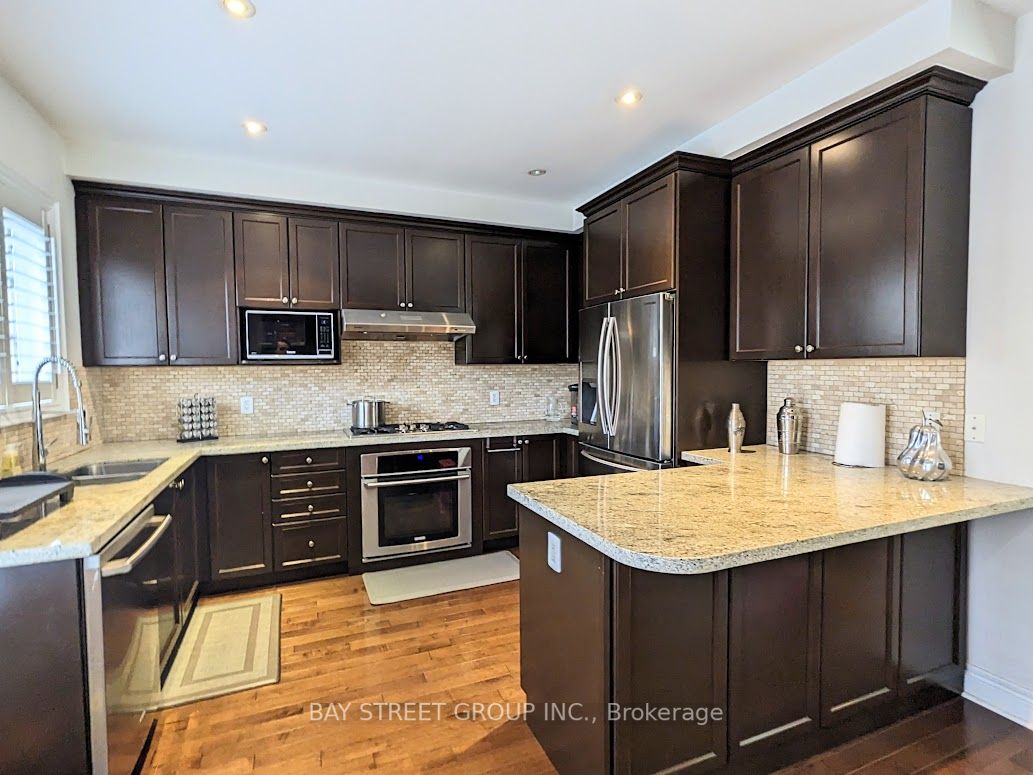 20 Upper Duke Cres N