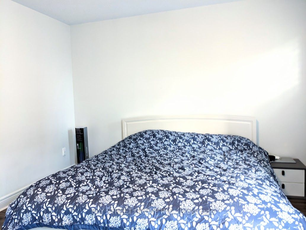 20 Upper Duke Cres N