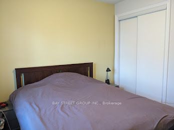 20 Upper Duke Cres N