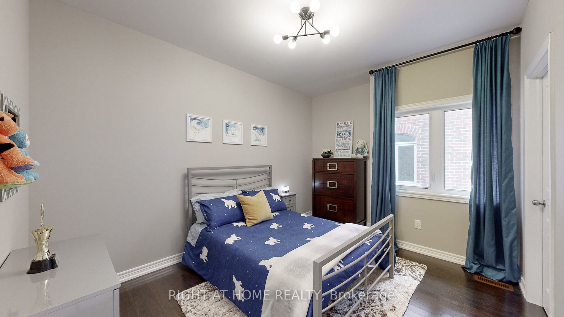 2 Elderslie Cres